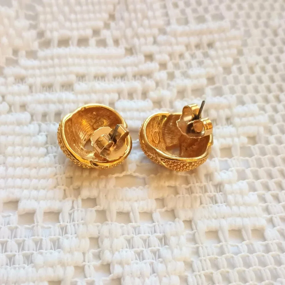Avon Textured Knot Post Earrings Women's Vintage Gold Tone Stud Jewelry
